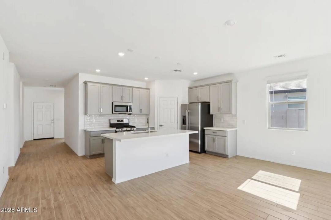 Real Estate Picture 11