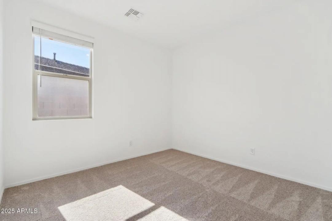 Real Estate Picture 16