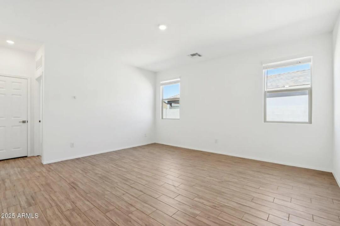 Real Estate Picture 19