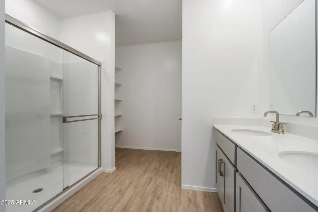 Real Estate Picture 25