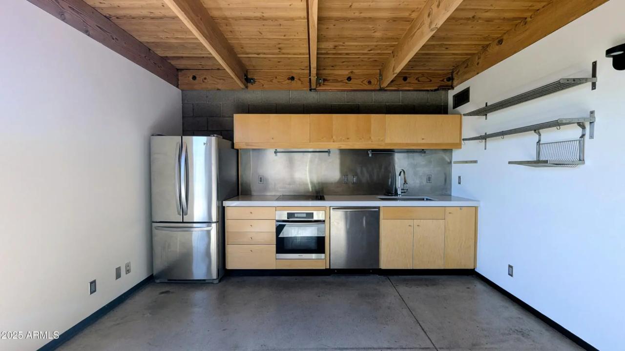 Real Estate Picture 17