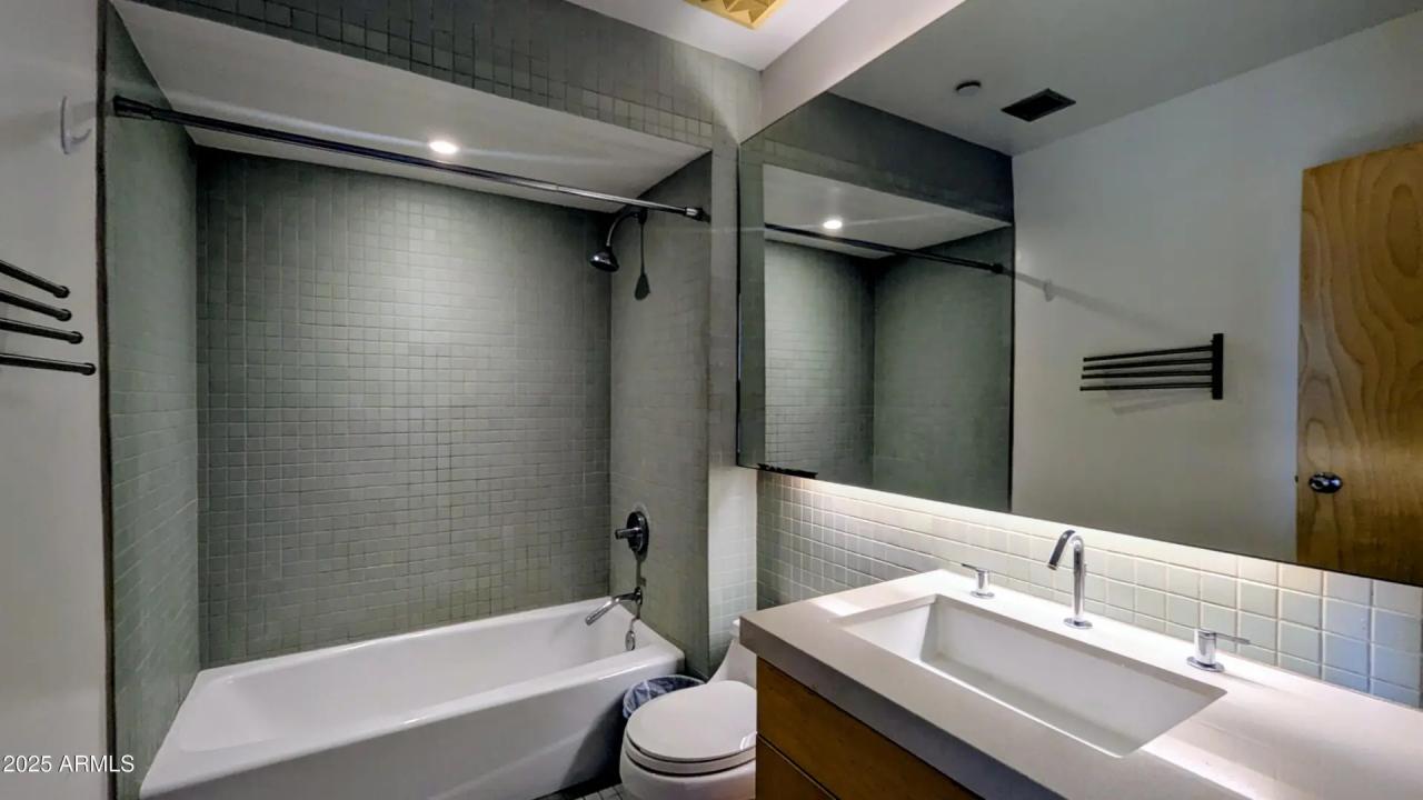 Real Estate Picture 18