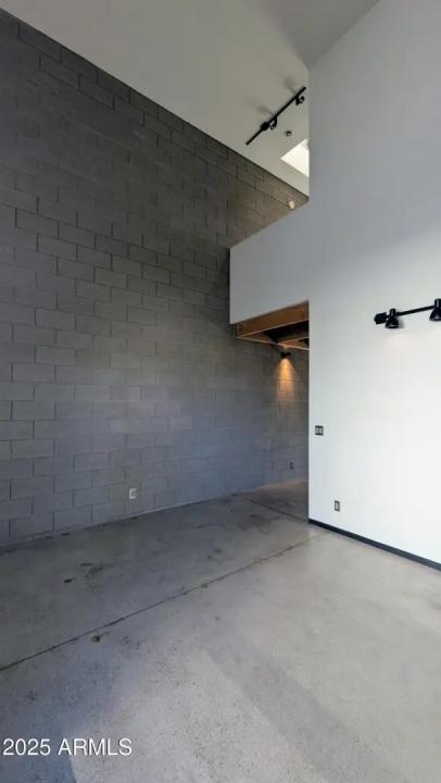 Real Estate Picture 10