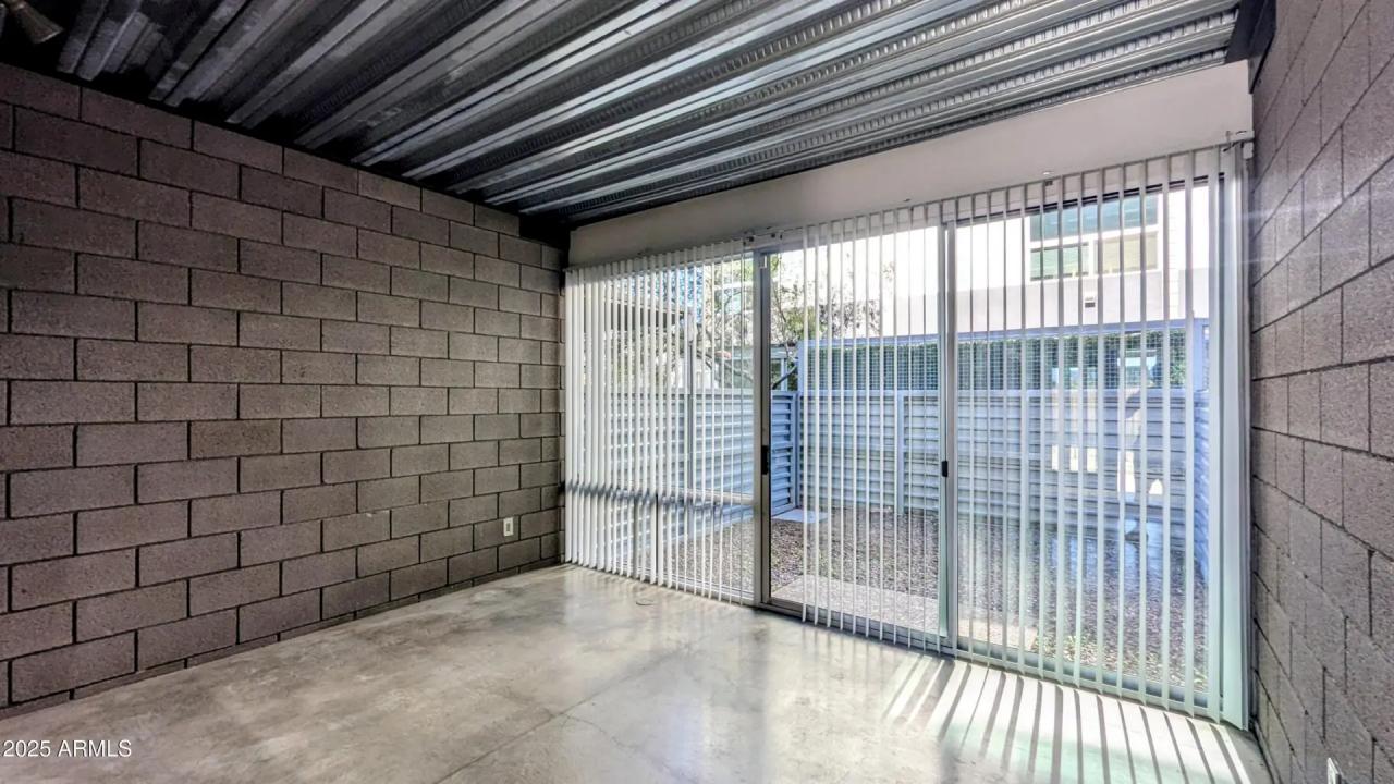 Real Estate Picture 4