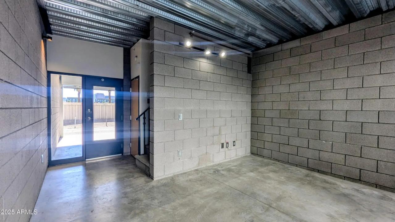 Real Estate Picture 3