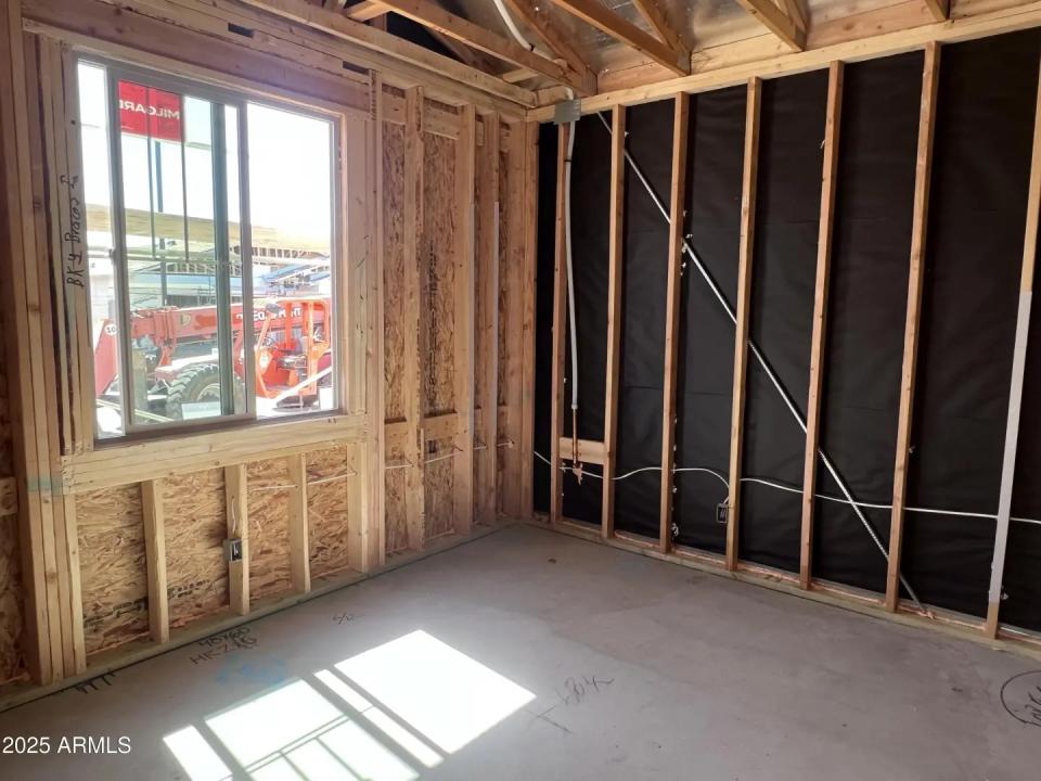 Real Estate Picture 4