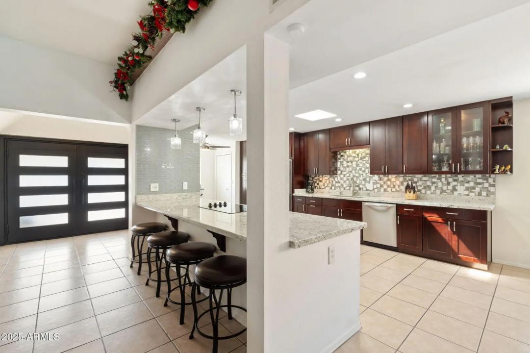 Real Estate Picture 7