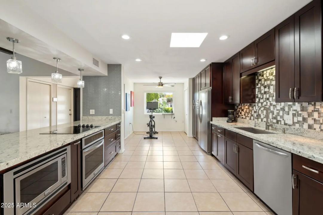 Real Estate Picture 13