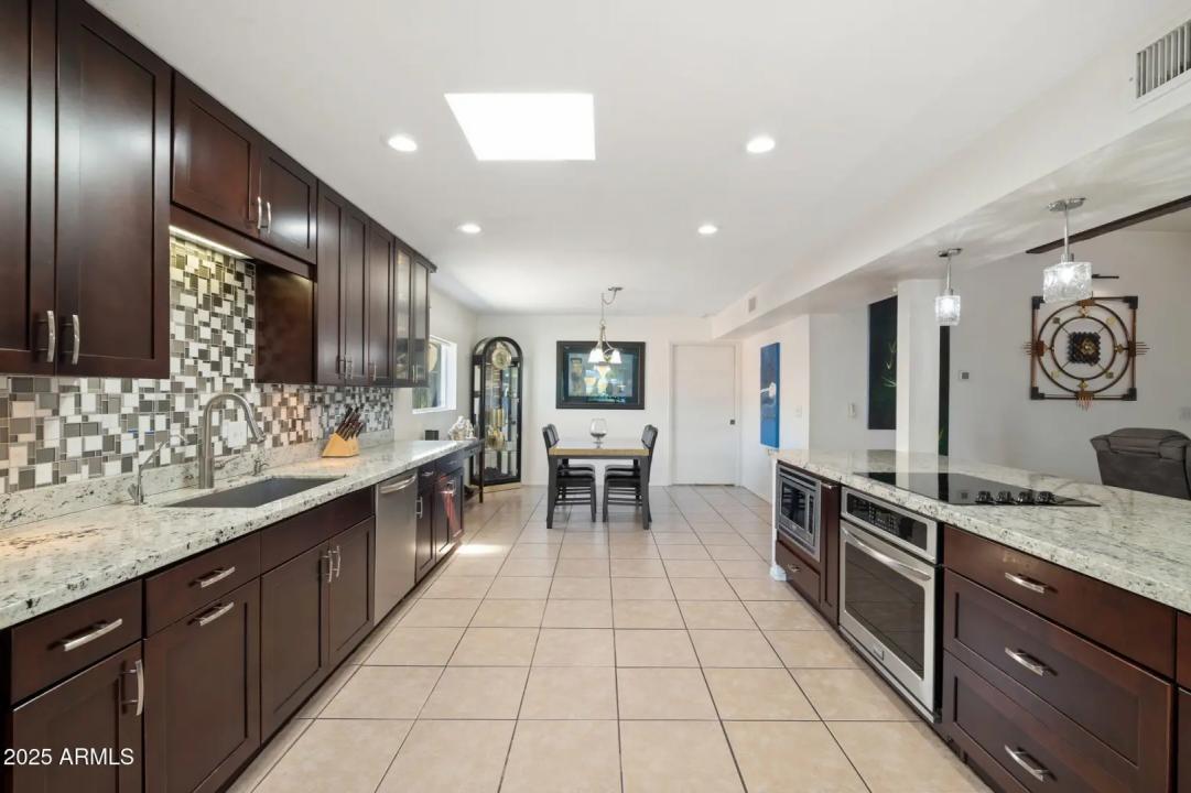 Real Estate Picture 14