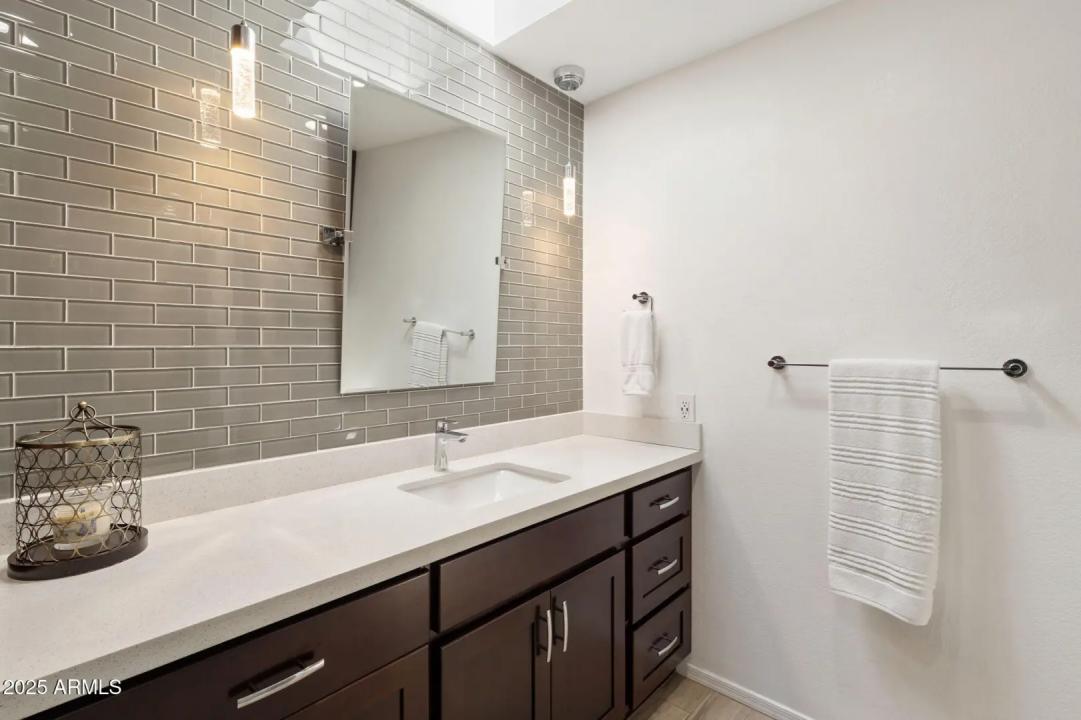 Real Estate Picture 22