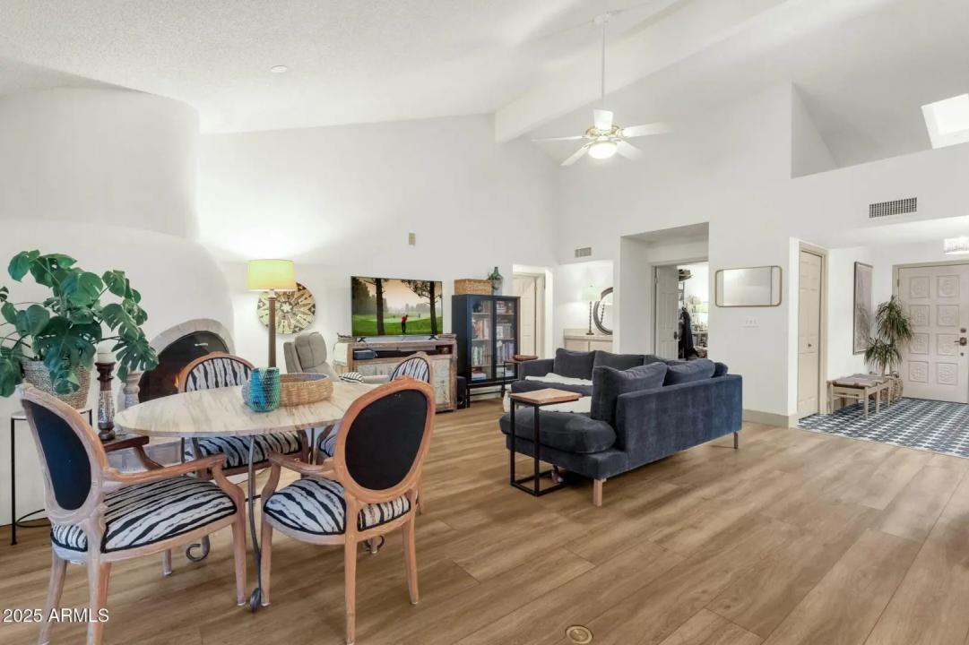 Real Estate Picture 8