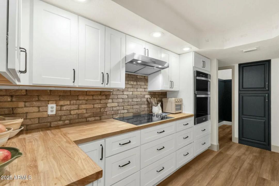 Real Estate Picture 11