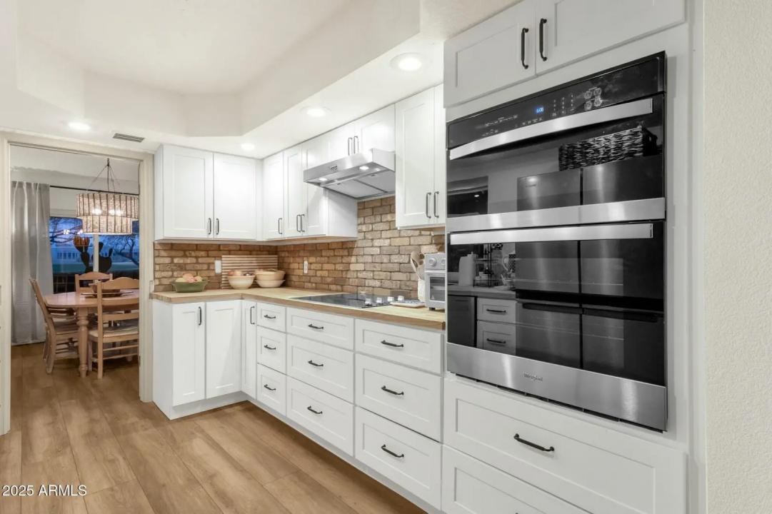 Real Estate Picture 12