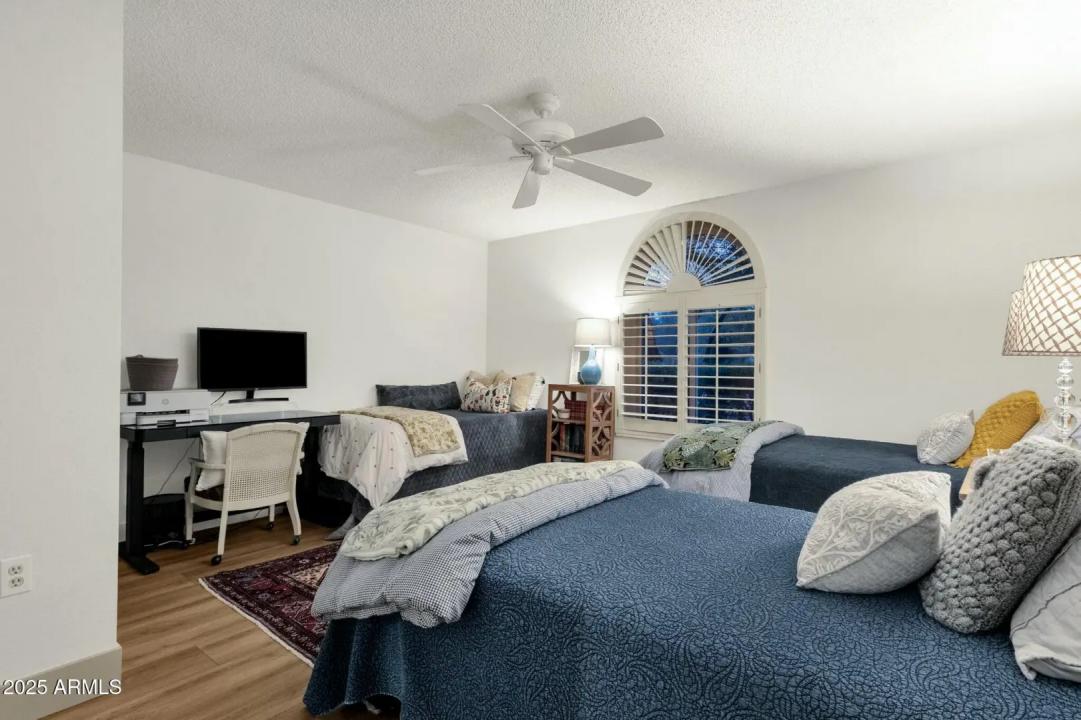 Real Estate Picture 22