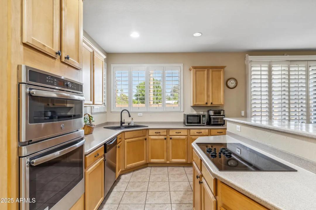 Real Estate Picture 11