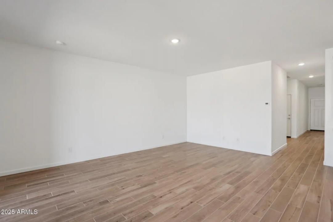 Real Estate Picture 4