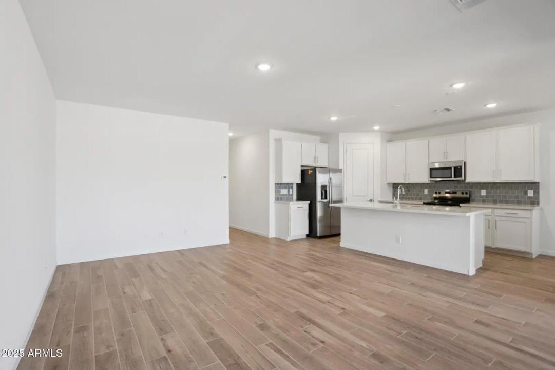 Real Estate Picture 5