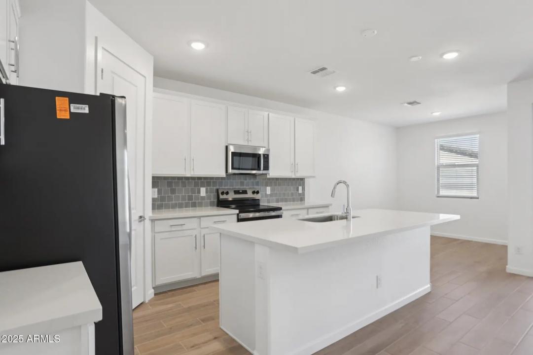 Real Estate Picture 7