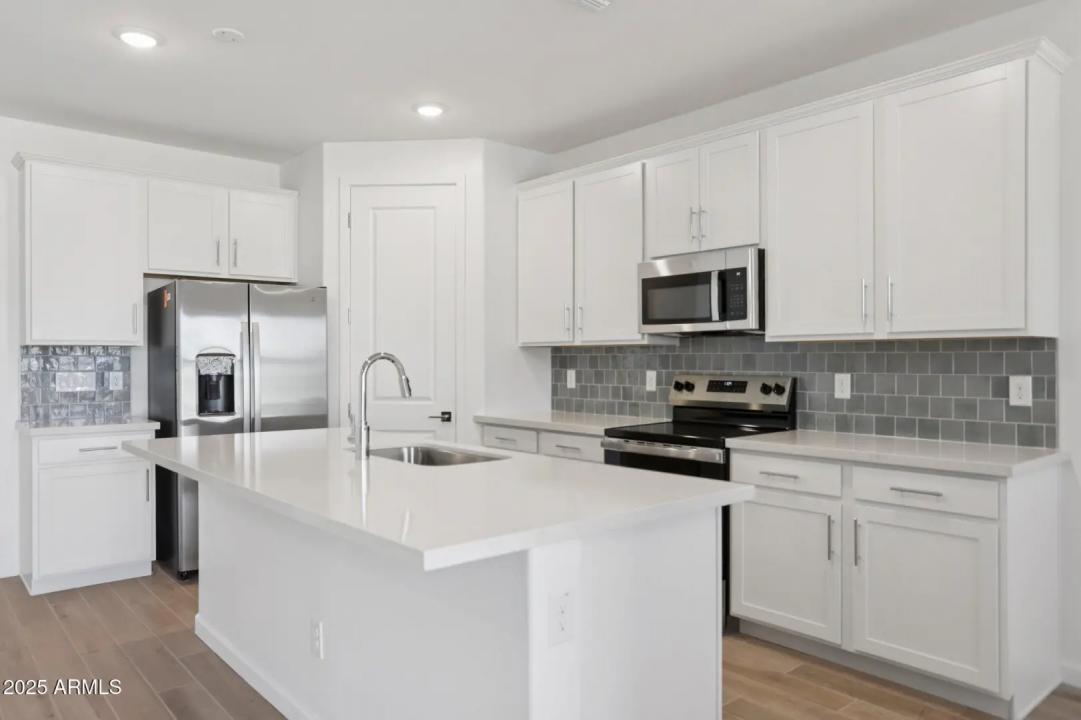 Real Estate Picture 8