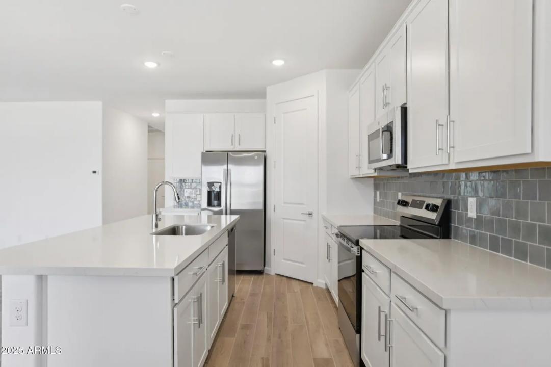 Real Estate Picture 9