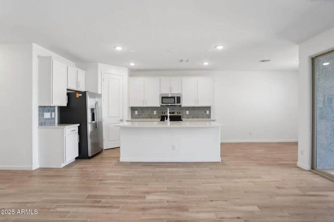 Real Estate Picture 11