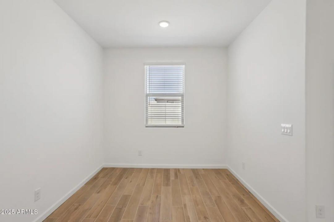 Real Estate Picture 12