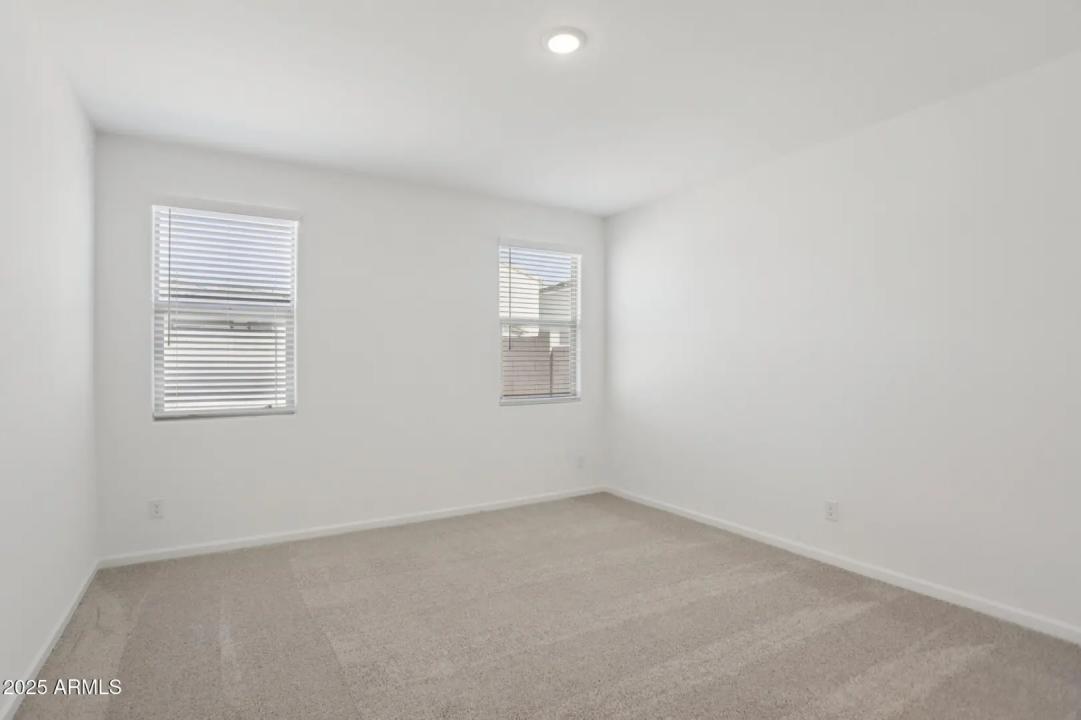 Real Estate Picture 14