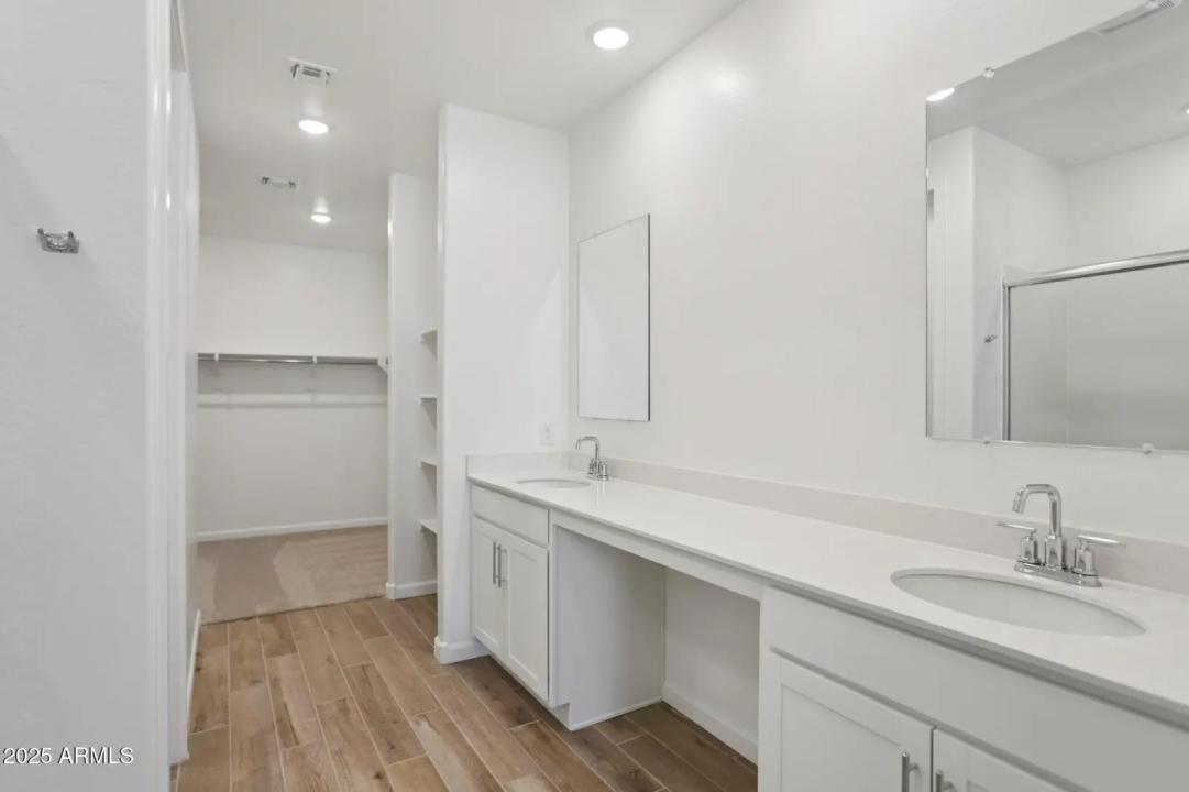 Real Estate Picture 17