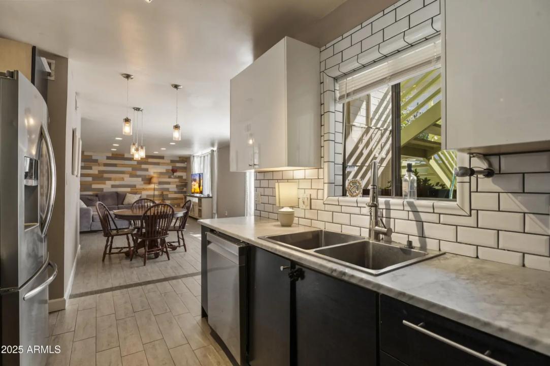 Real Estate Picture 3