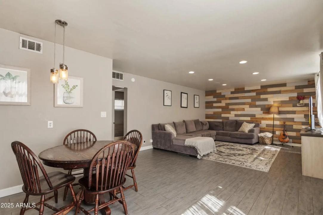Real Estate Picture 5