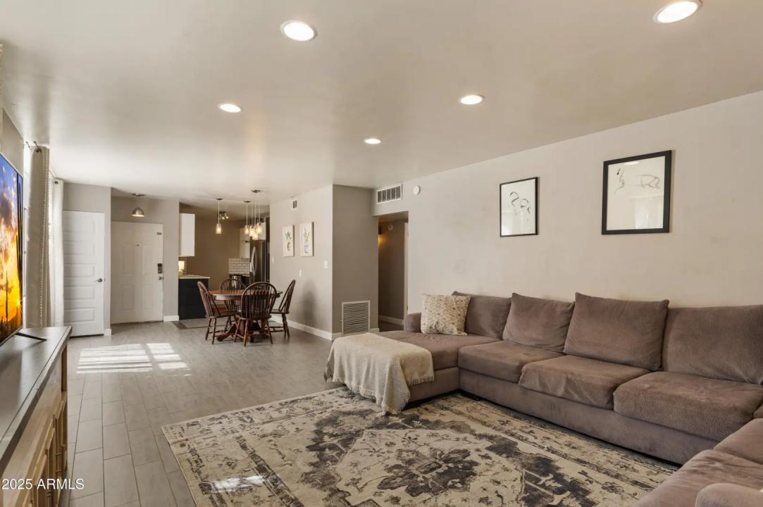 Real Estate Picture 6