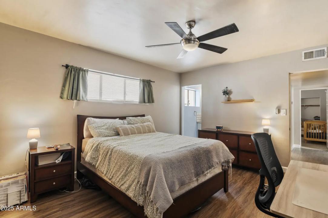 Real Estate Picture 7