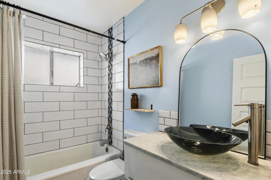 Real Estate Picture 8