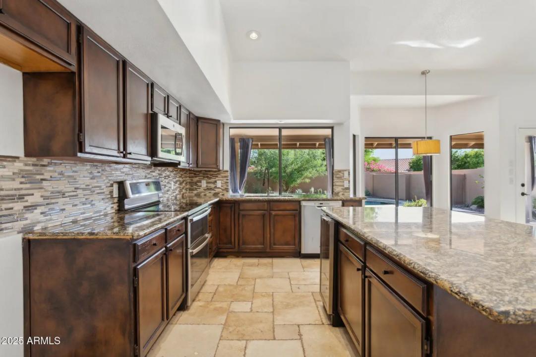 Real Estate Picture 13