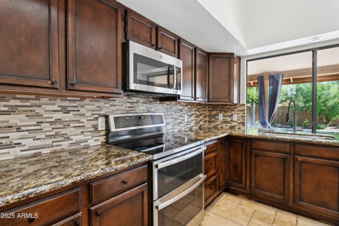 Real Estate Picture 14