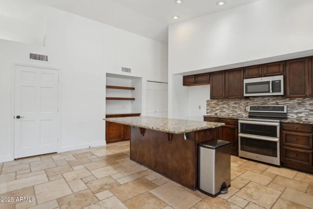 Real Estate Picture 16