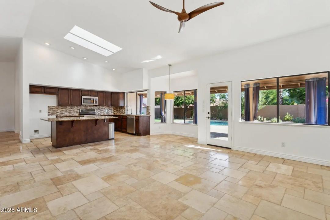 Real Estate Picture 17