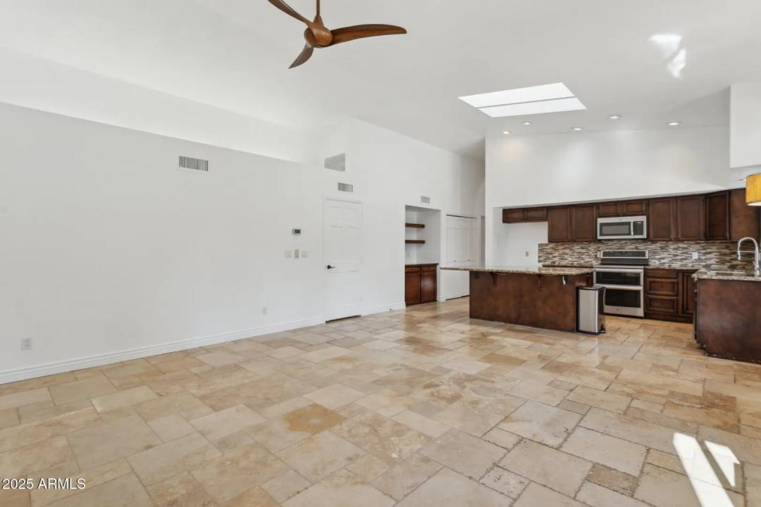 Real Estate Picture 18