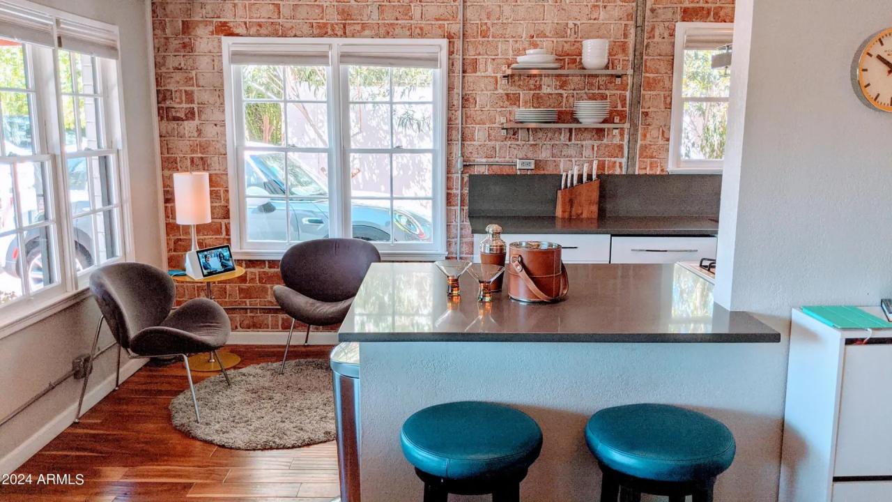 Real Estate Picture 4