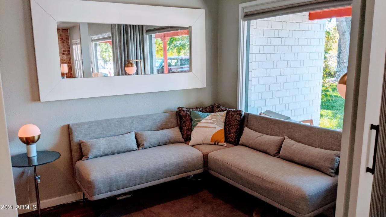 Real Estate Picture 8