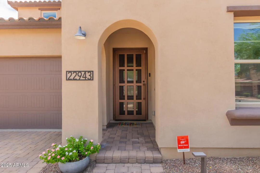 Real Estate Picture 4