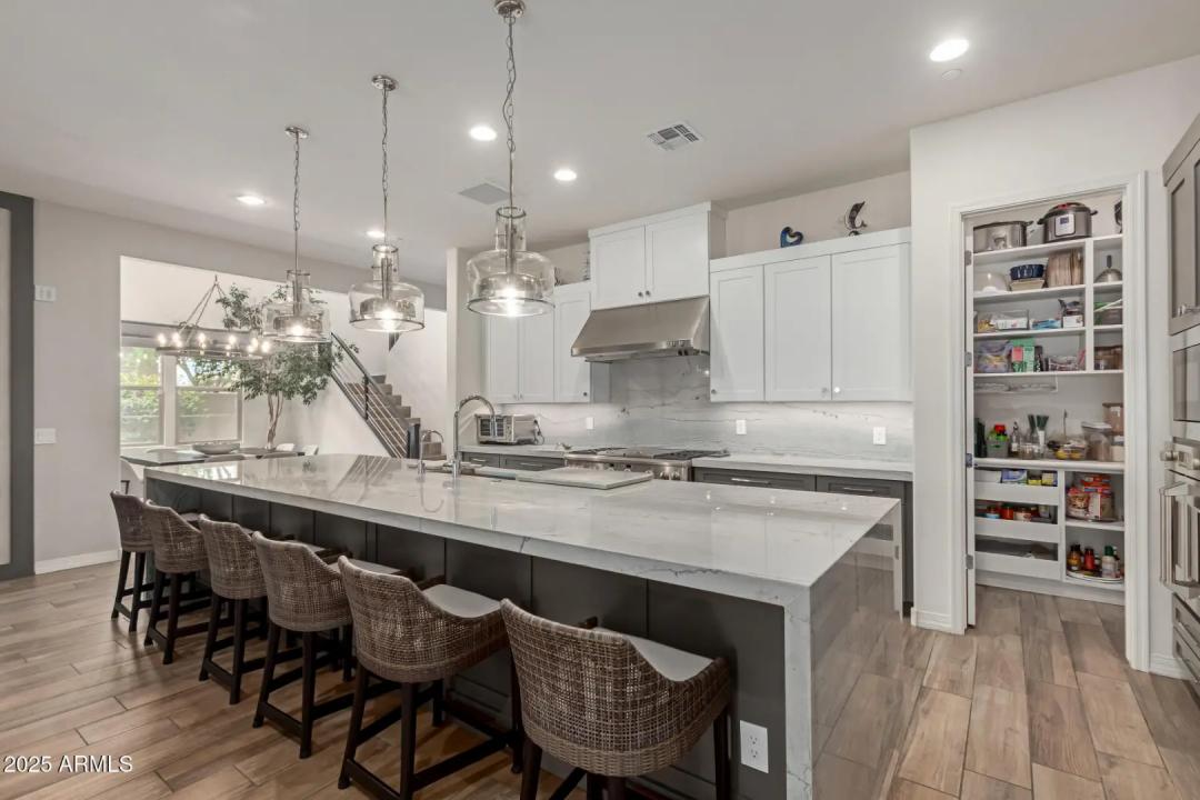 Real Estate Picture 7