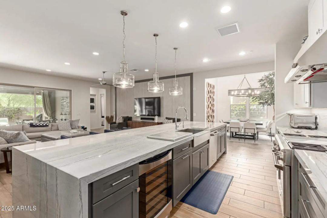 Real Estate Picture 8