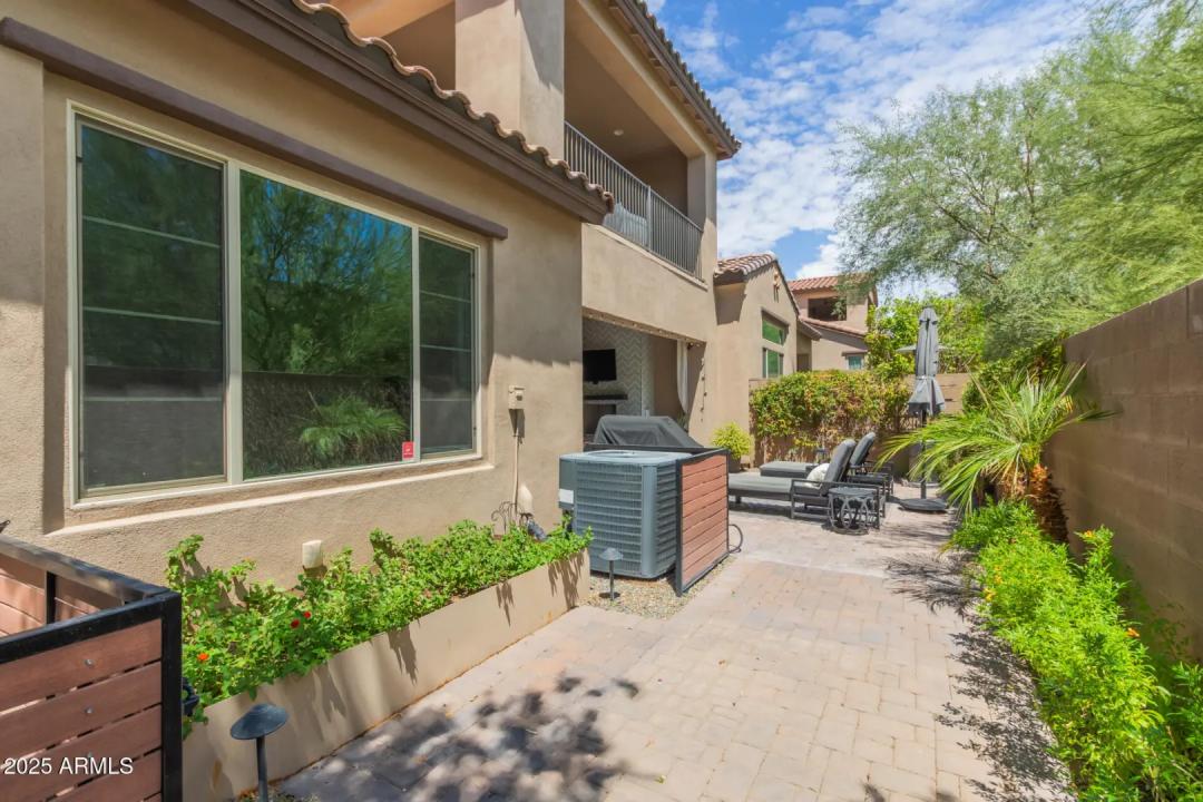Real Estate Picture 50