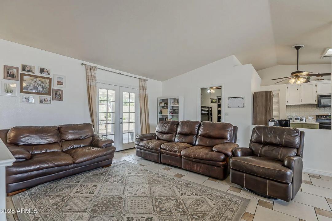 Real Estate Picture 7