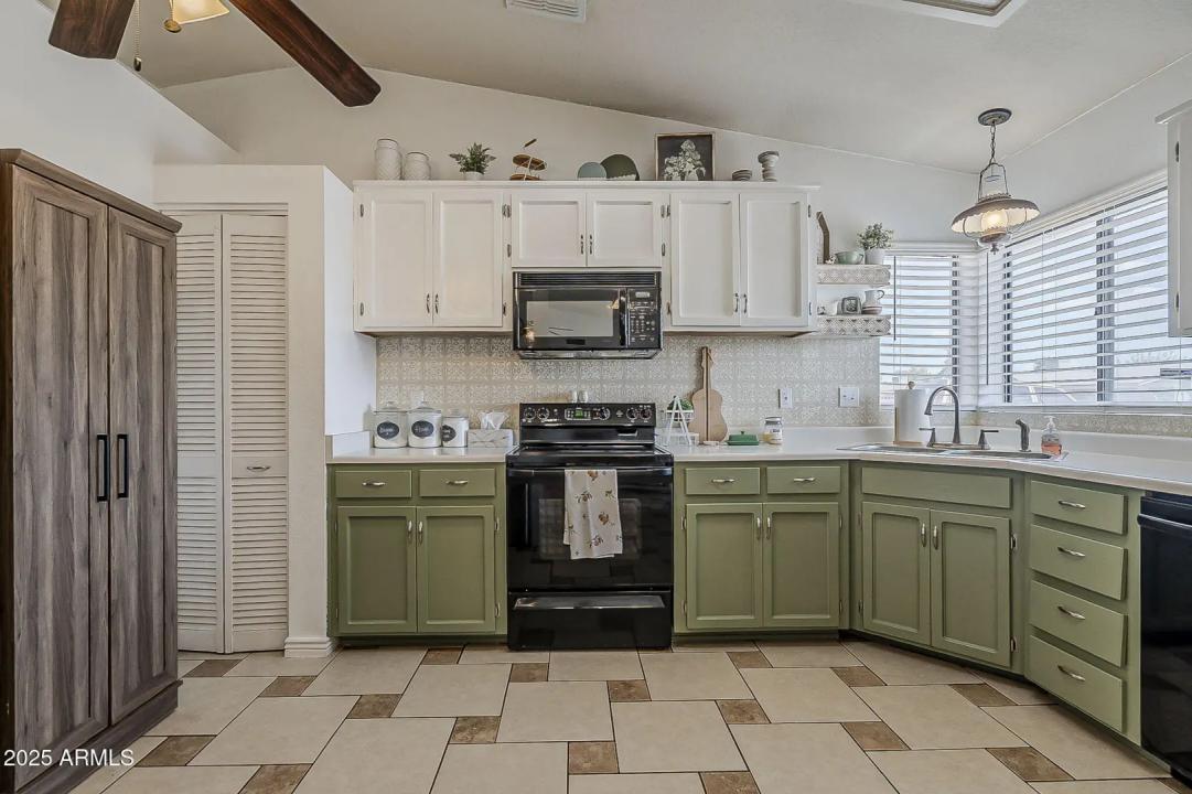 Real Estate Picture 11