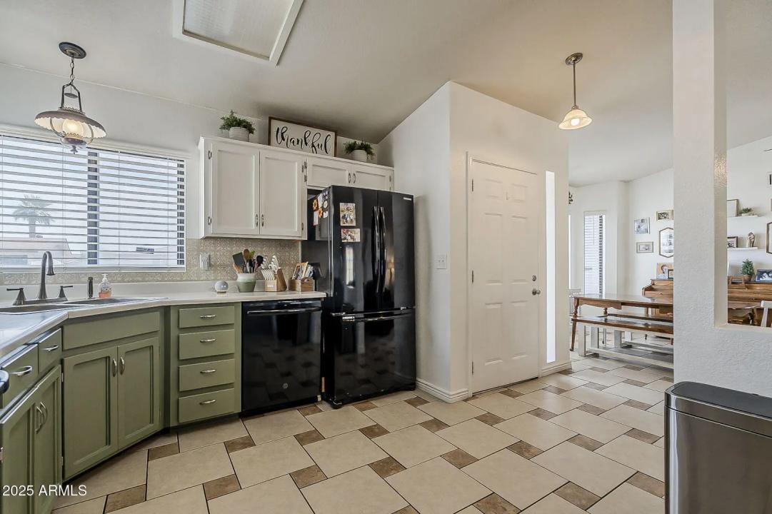 Real Estate Picture 14