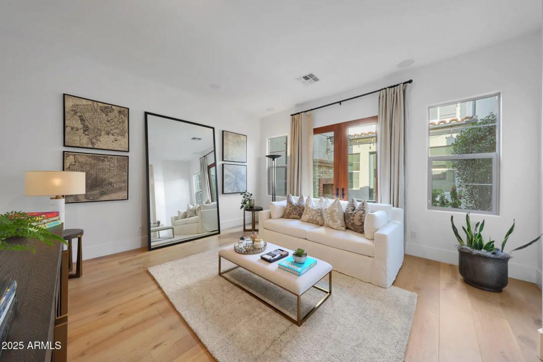 Real Estate Picture 10