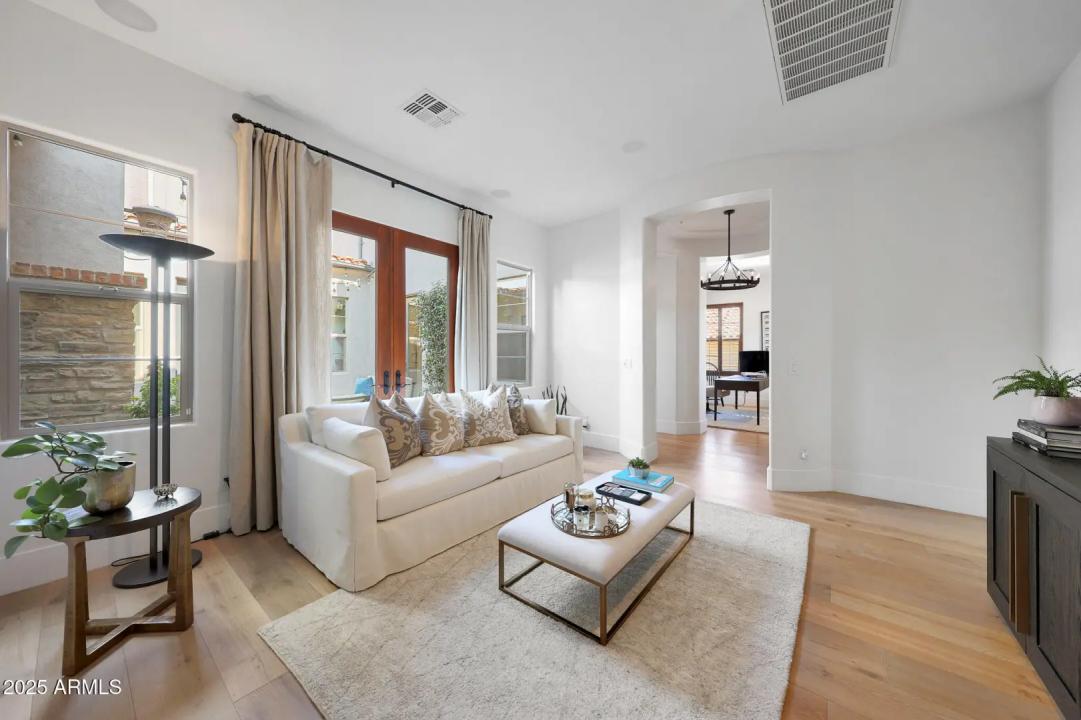 Real Estate Picture 11
