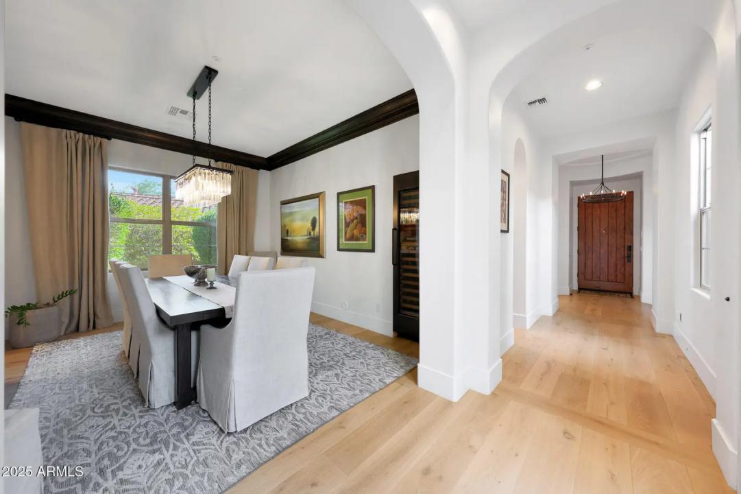 Real Estate Picture 16